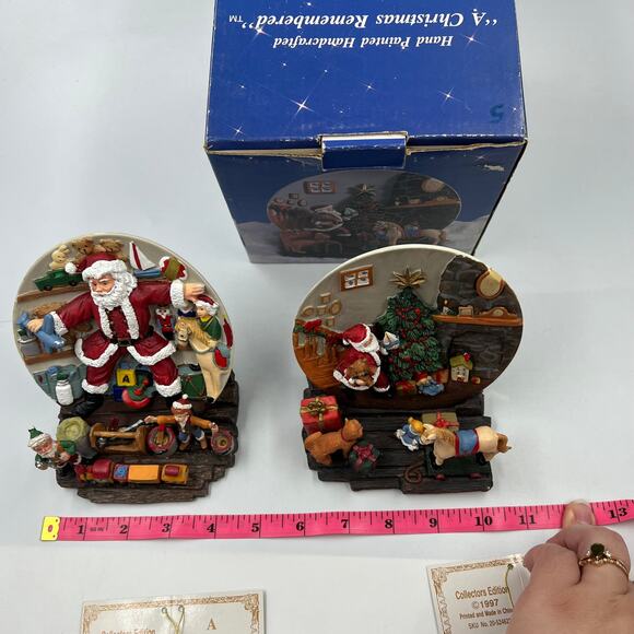 Vintage Christmas Remembered Hand Painted Handcrafted Santa Claus Plates Stand - Picture 2 of 11